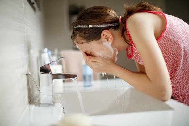 Skincare Đúng Cách: Có Nên Dùng Toner Khi Da Đang Bị Mụn ?