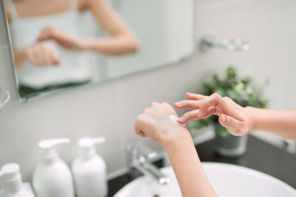 Bí quyết dưỡng ẩm đúng cách giúp da căng bóng, không lo nổi mụn trở lại