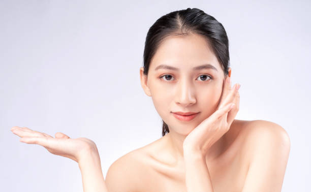 Làn Da Sáng Khỏe Không Cần Hy Sinh: Bí Quyết Làm Sáng Da An Toàn, Không Bào Mòn