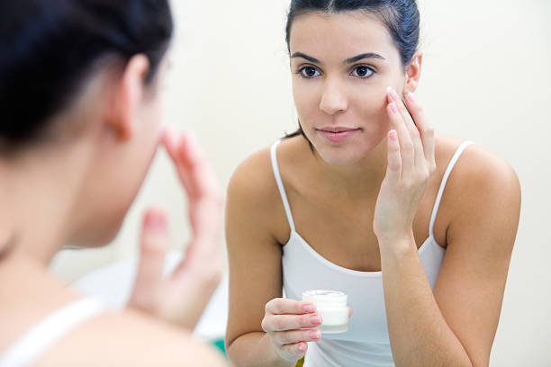Bí quyết dưỡng ẩm đúng cách giúp da căng bóng, không lo nổi mụn trở lại